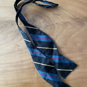 Elegant Striped Black and Gold Men's Tie